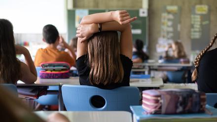 Schülerinnen und Schüler einer vierten Klasse einer Grundschule. 