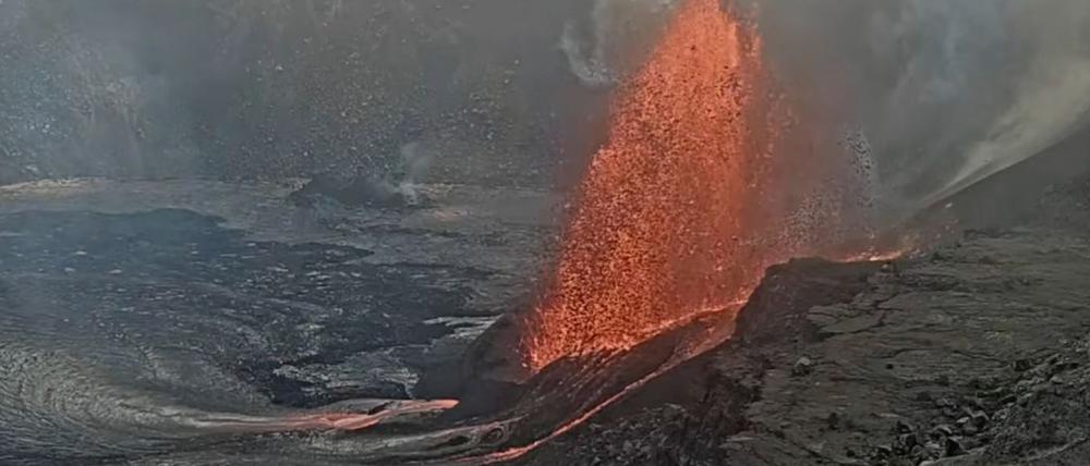 Der Vulkan Kilauea auf Hawaii spuckt erneut Lavafontänen.