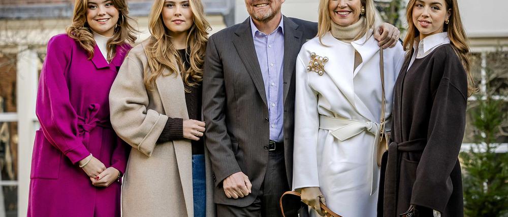 Prinzessin Ariane (l) hat nach Angaben ihrer Mutter Augenprobleme. 