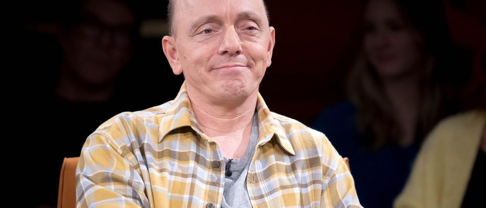 Comedian Hoëcker dankt nach dem Zugunglück den Einsatzkräften. (Archivbild) 