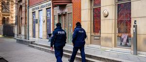 Polizeistreife vor der Synagoge in Berlin 