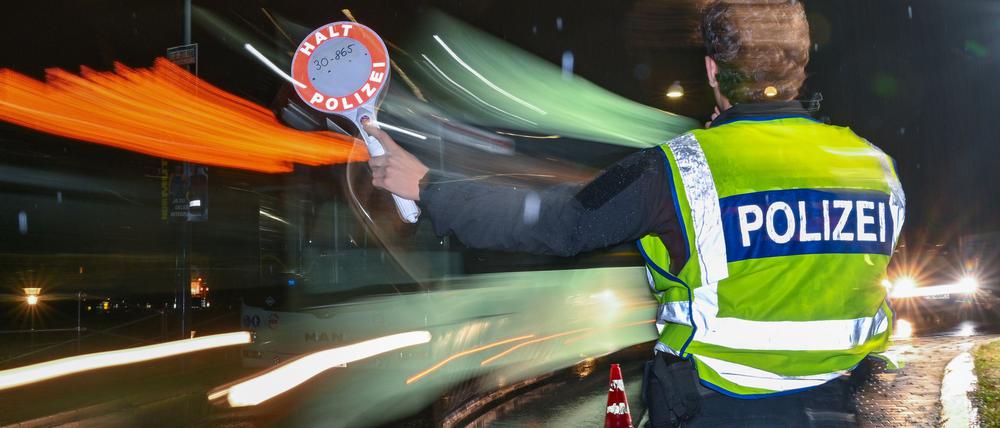 Mit stationären Personenkontrollen an der Grenze zu Polen sollten unerlaubte Einreisen eingedämmt werden. (Archivbild)