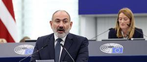 Nikol Paschinjan, Premierminister von Armenien, spricht in einer feierlichen Sitzung während einer Plenarsitzung im Europäischen Parlament.