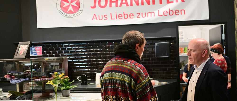 Zu Besuch beim Ort der Wärme: Berlins regierender Bürgermeister Kai Wegner.