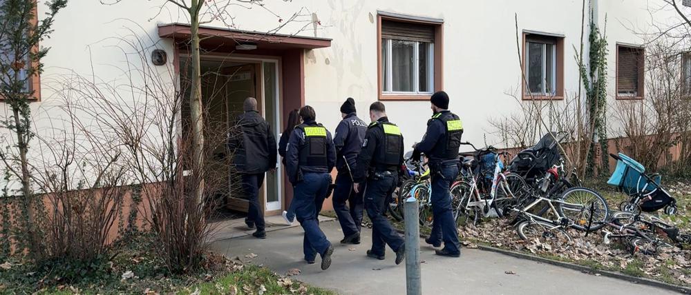 Die Polizei wurde wegen Verdachts auf ein Tötungsdelikt nach Marienfelde gerufen.