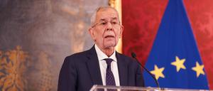 Alexander Van der Bellen.