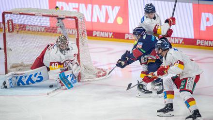 Wie schon am 2. Februar erzielt Ty Ronning das 1:0 und lässt damit „Viva La Vida“ als Torhymne erklingen.