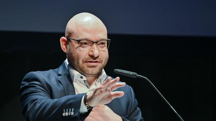Es diskutiert am Rande der Münchner Sicherheitskonferenz über sicherheitspolitische Auswirkungen auf Kommunen: Der Oberbürgermeister von Frankfurt (Oder), René Wilke (parteilos). (Archivbild)