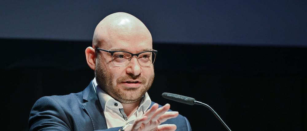 Es diskutiert am Rande der Münchner Sicherheitskonferenz über sicherheitspolitische Auswirkungen auf Kommunen: Der Oberbürgermeister von Frankfurt (Oder), René Wilke (parteilos). (Archivbild)