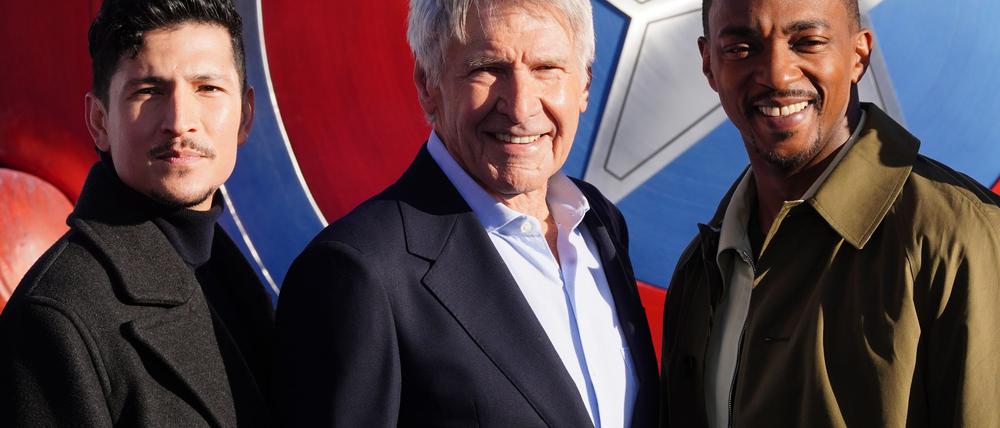 Danny Ramirez (l-r), Harrison Ford und Anthony Mackie (Archivbild).