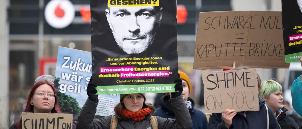 Vergangene Woche war FDP-Spitzenkandidat Christian Lindner für eine Wahlkampfveranstaltung in Dresden. Gegner der Partei nahmen das zum Anlass für eine Demonstration.