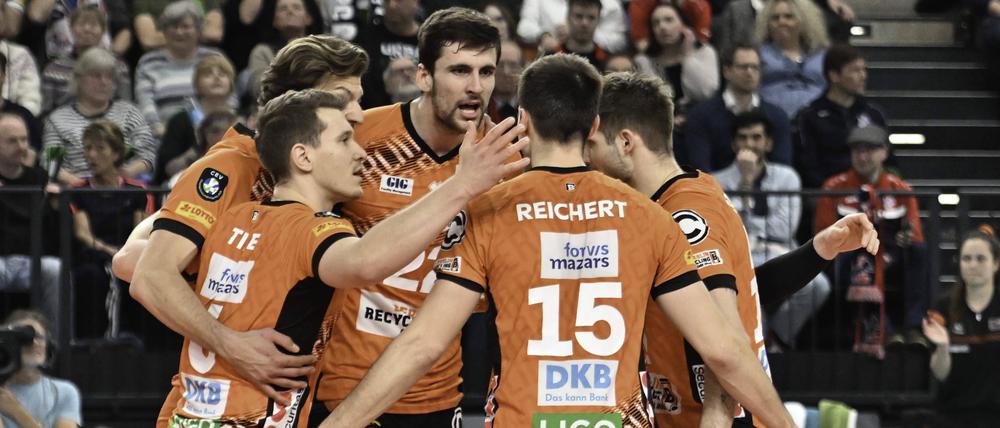 Die Volleys müssen sich nach dem Hinspiel zusammenraufen.