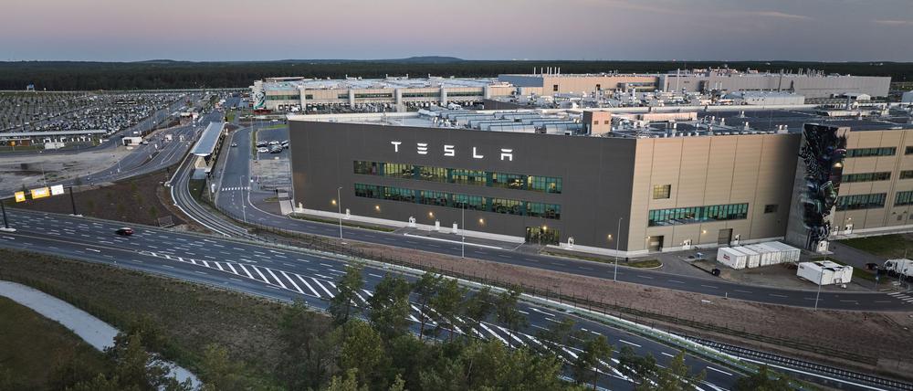 Die Polizei hält ein Bekennerschreiben für echt, laut dem Aktivisten auch das Tesla-Werk treffen wollten. (Archivbild)