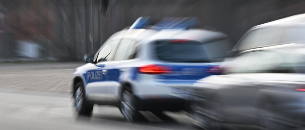 Ein Polizeiauto in Potsdam im Einsatz.