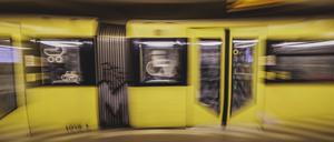 Eine 43-Jährige wurde in einer Berliner U-Bahn rassistisch beleidigt.