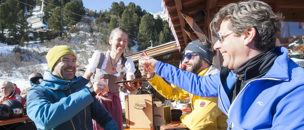 Die Fähnchen vom Willi-Schnaps zierten früher einige Mützen auf der Piste. 