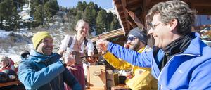 Die Fähnchen vom Willi-Schnaps zierten früher einige Mützen auf der Piste. 