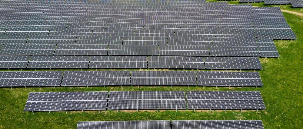 Die Glasmanufaktur Brandenburg, Solarglashersteller in Tschernitz, ist akut gefährdet. Brandenburgs Wirtschaftsminister forder Hilfe vom Bund und der EU. (Archivbild)