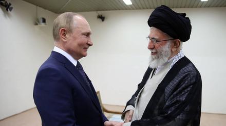 Waffenbrüder: Russlands Präsident Putin und Irans Revolutionsführer Chamenei.