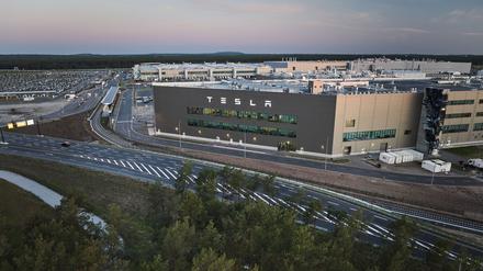 Die Polizei hält ein Bekennerschreiben für echt, laut dem Aktivisten auch das Tesla-Werk treffen wollten. (Archivbild)
