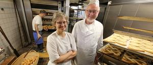 Traditionsbäcker Werner Gniosdorz („Bäcker Braune“ in Potsdam) übergibt an seine Tochter Birgit.