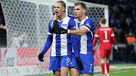 Zwei von vier. Derry Scherhant (links) und Florian Niederlechner können die Position des Mittelstürmers bei Hertha BSC übernehmen.