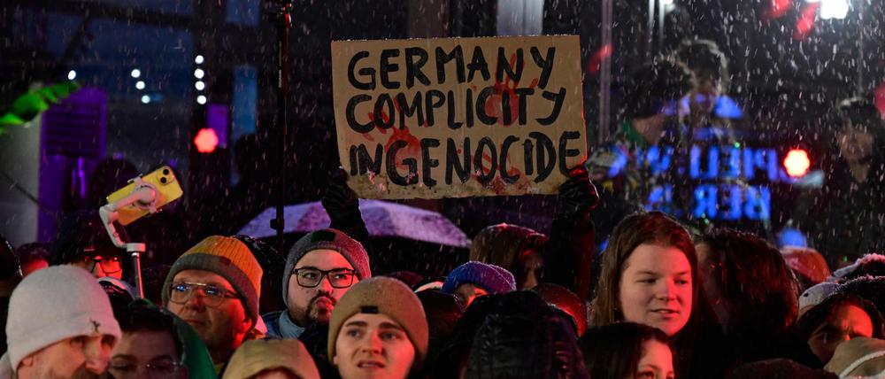 Schon bei der Berlinale-Eröffnung am 13. Februar wurde vereinzelt am roten Teppich protestiert. 
