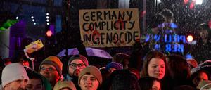 Schon bei der Berlinale-Eröffnung am 13. Februar wurde vereinzelt am roten Teppich protestiert. 