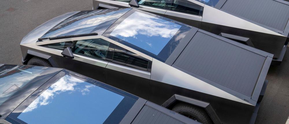 Nach Bekanntwerden des Dokuments wurde spekuliert, dass in Teslas Modelpalette der „Cybertruck“ am ehesten zum Umbau in ein gepanzertes Fahrzeug geeignet ist. (Archivbild)