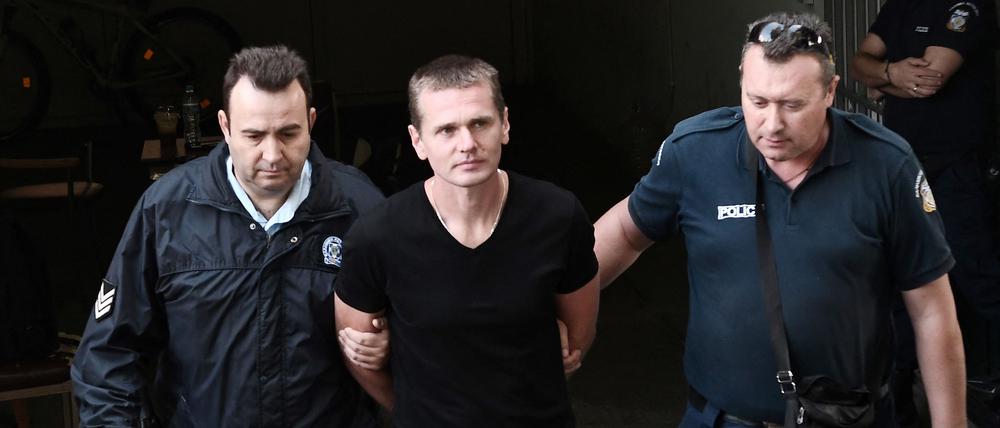 Der nun freigelassene russische Cyberkriminelle Alexander Winnik bei einem Gerichtstermin im Oktober 2017 in Thessaloniki.
