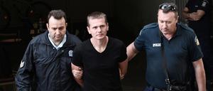 Der nun freigelassene russische Cyberkriminelle Alexander Winnik bei einem Gerichtstermin im Oktober 2017 in Thessaloniki.
