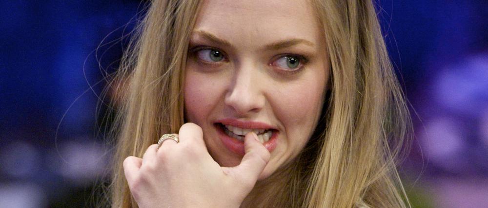 Auch Promis (hier die US-Schauspielerin Amanda Seyfried) tun’s: Nägelkauen. 