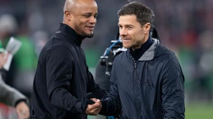 Im Fokus eines spannenden Spiels: Vincent Kompany (l) und Xabi Alonso (r).