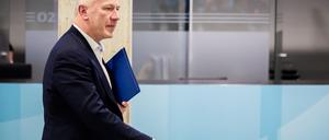 Berlins  Regierender Bürgermeister Kai Wegner (CDU) hat die schnelle Umsetzung des neuen Gewalthilfegesetzes angekündigt. (Archivfoto)