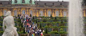 Besuchende im Park Sanssouci sollen künftig Eintritt zahlen – und über eine verbindliche Kulturabgabe die Kultur der Stadt unterstützen.