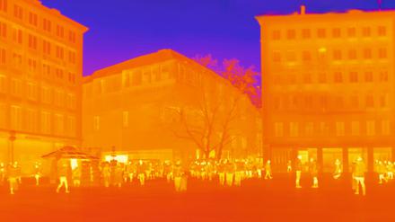 Wie müssen Gebäude und städtische Infrastruktur angepasst an den Klimawandel geplant werden, um die Temperaturen in Städten zu reduzieren?