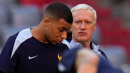 Frankreichs Coach Didier Deschamps vertraut auf eine Rückkehr von Mbappé als Kapitän (Archivbild).