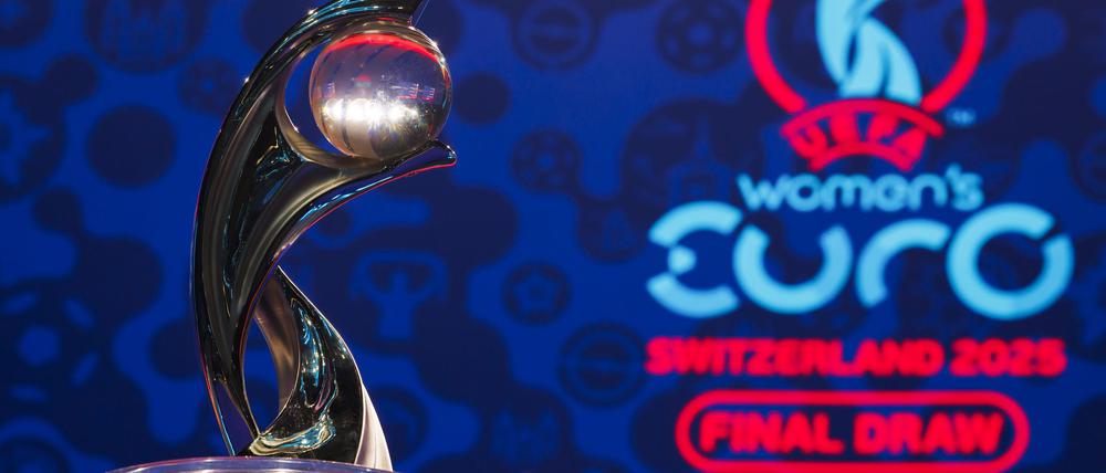Der EM-Pokal der Frauen.