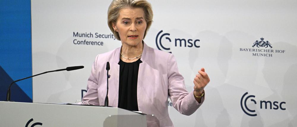 Schlägt den Einsatz einer Sonderklausel für mehr Verteidigungsausgaben vor: Ursula von der Leyen. (Archivbild)