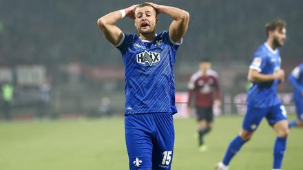 Darmstadts Fabian Nürnberger ist vom DFB-Sportgericht für acht Spiele, drei davon auf Bewährung, gesperrt worden.