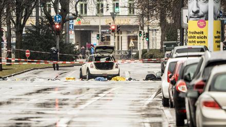  In München raste am Donnerstagvormittag ein afghanischer Asylbewerber mit einem Auto in einen Demonstrationszug der Gewerkschaft Verdi. 