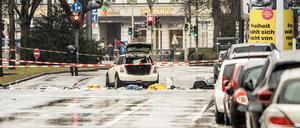  In München raste am Donnerstagvormittag ein afghanischer Asylbewerber mit einem Auto in einen Demonstrationszug der Gewerkschaft Verdi. 
