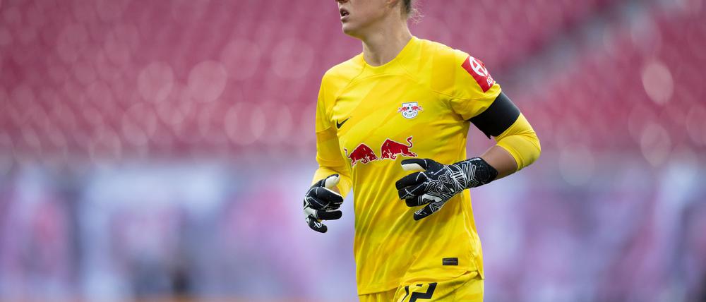 Torhüterin Elvira Herzog geriet mit Leipzig zunächst in Rückstand.