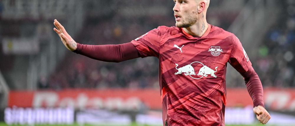 Unzufrieden nach dem 0:0 in Augsburg: Leipzigs Nationalspieler David Raum.