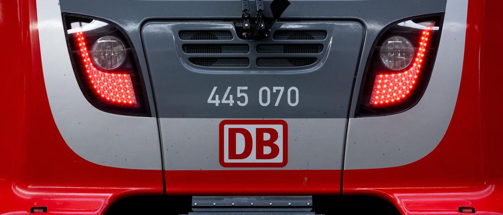 Die Folgen eines mutmaßlichen Brandanschlags bei der Bahn haben tagelang den Regional- und Fernverkehr in Berlin beeinträchtigt. (Symbolbild)
