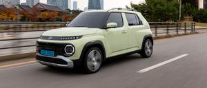Glubschaugen, hohe Front und eine Portion SUV-Feeling. Die Griffe der hinteren Türen sind in die Fenstereinheit integriert. 
