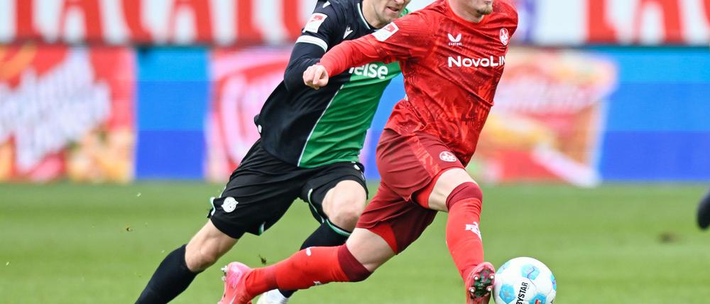 Der 1. FC Kaiserslautern und Hannover 96 lieferten sich ein intensives Zweitliga-Duell.