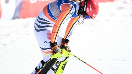 Mit den Kräften am Ende: Die angeschlagene Lena Dürr nach dem WM-Slalom.