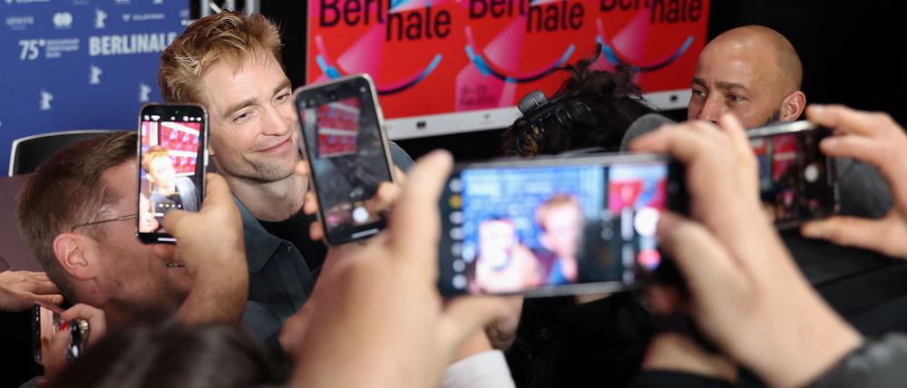 Robert Pattinson spielt den doppelten Mickey