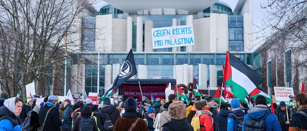 Die Demonstranten forderten einen dauerhaften Waffenstillstand.